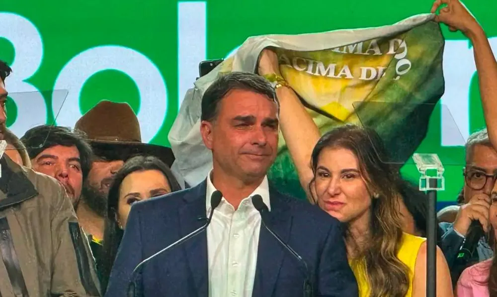 Flávio usou jatinho ligado a Vorcaro em viagem em 2025, diz revista