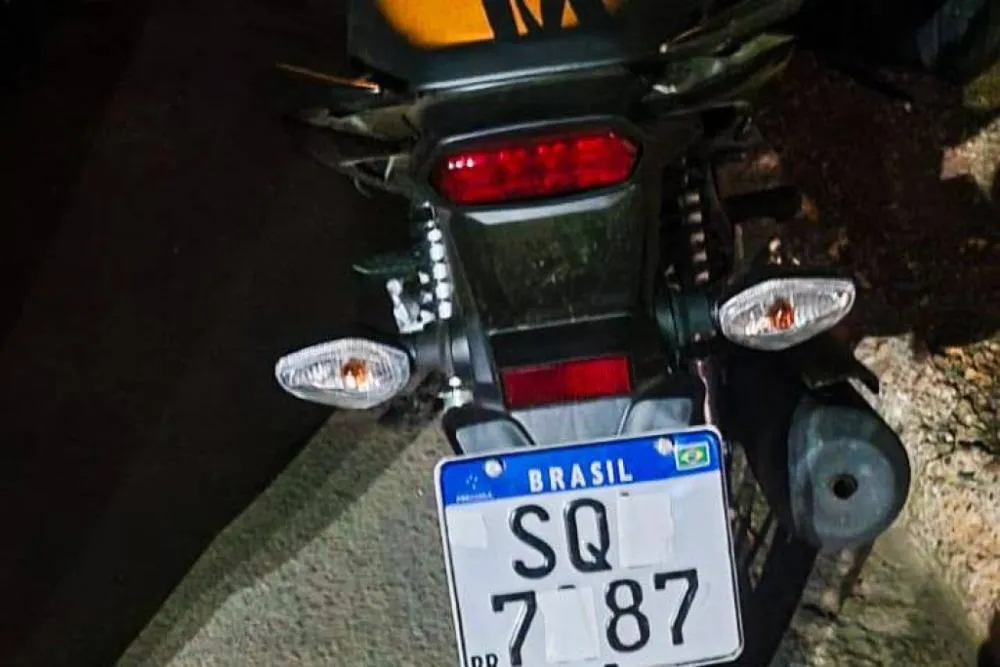 Guarda Municipal aborda motociclista com placa parcialmente encoberta durante patrulhamento em Várzea Grande