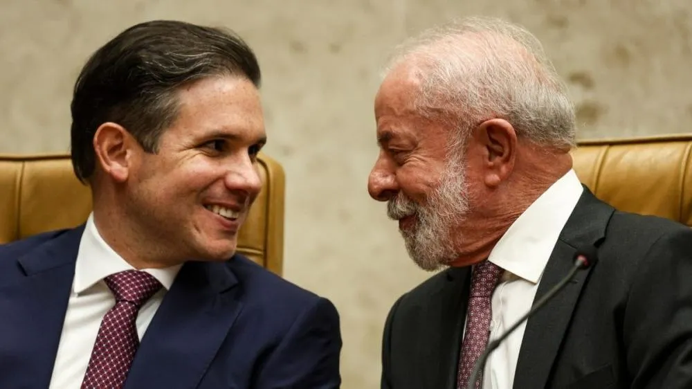 Hugo Motta declara apoio a Lula para a reeleição em 2026