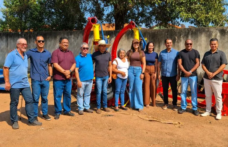 Prefeitura realiza entrega de maquinários para comunidades rurais em Leverger