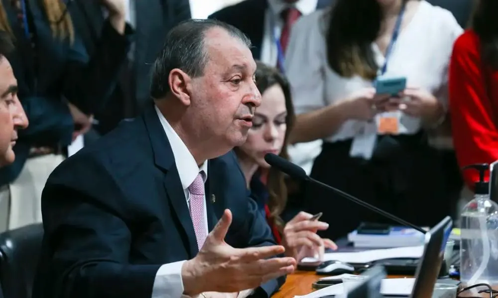 Relator da CCJ do Senado vota a favor da PEC do fim da escala 6x1