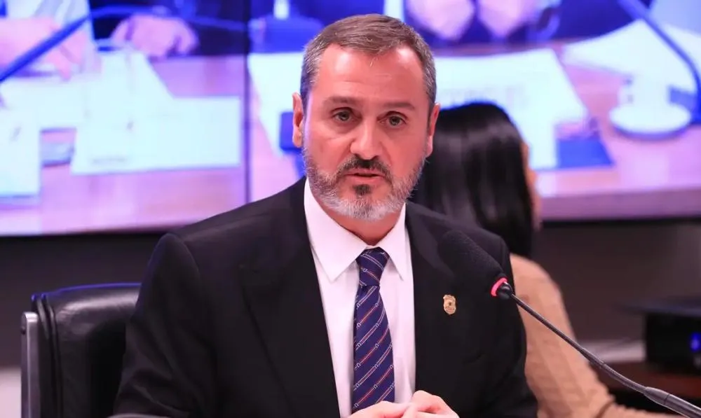 Dino determina reintegração de Andrei Rodrigues no comando da PF