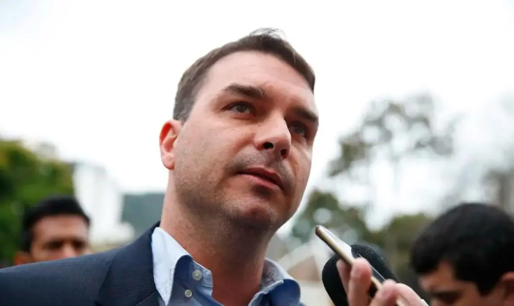 Flávio usou em campanha imóvel de advogado alvo de buscas da PF no caso INSS, diz revista